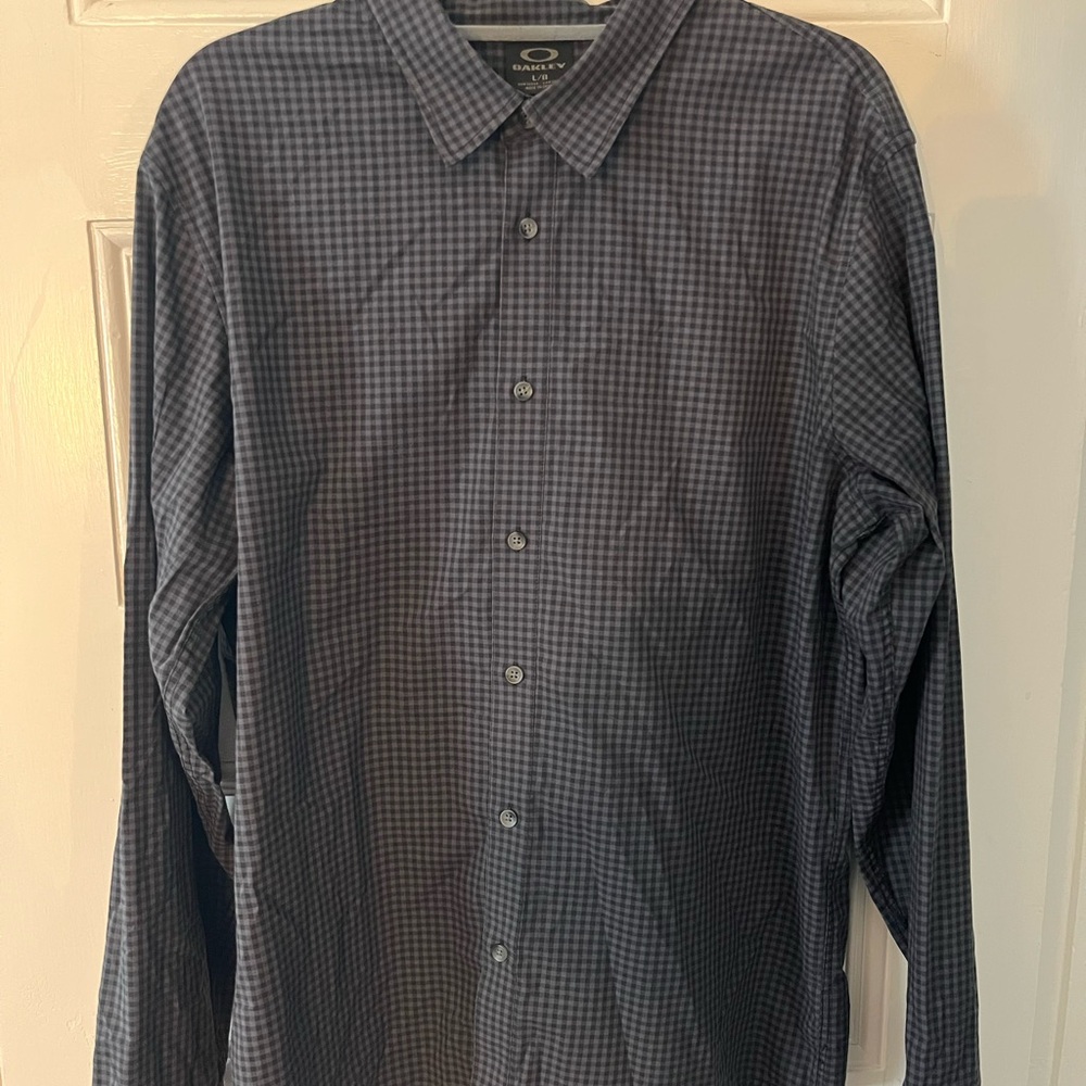 Oakley Men's Button-Down Check Shirt in Charcoal and Black